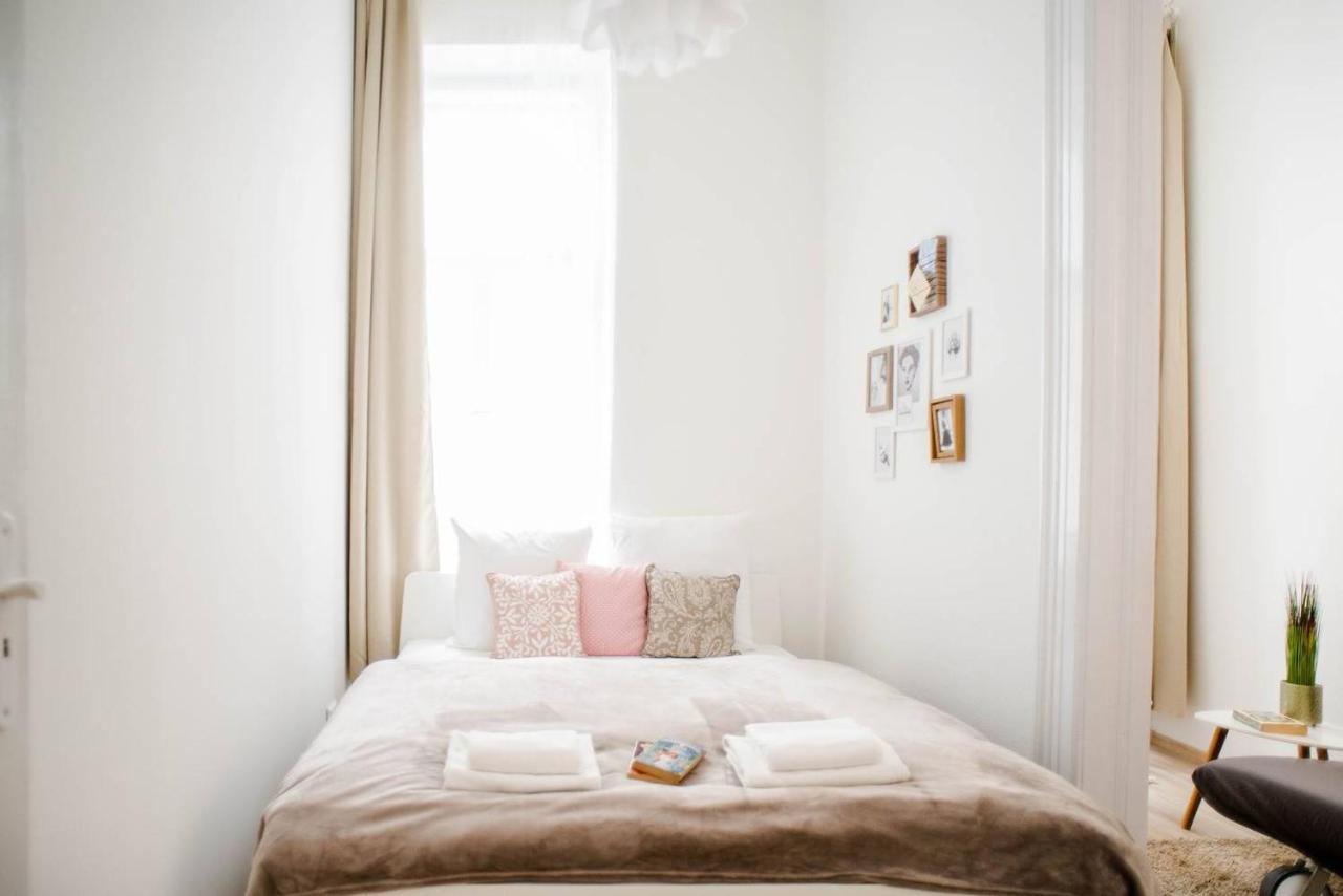 Comfy, Renewed 3 Bedroom Apt In Center Budapeste Exterior foto