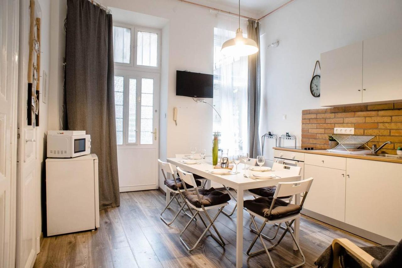 Comfy, Renewed 3 Bedroom Apt In Center Budapeste Exterior foto